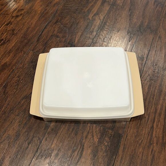 TUPPERWARE Vintage Deviled Egg Keeper Carrier Tray With Lid Almond Tan  723-3 - Picture 1 of 7